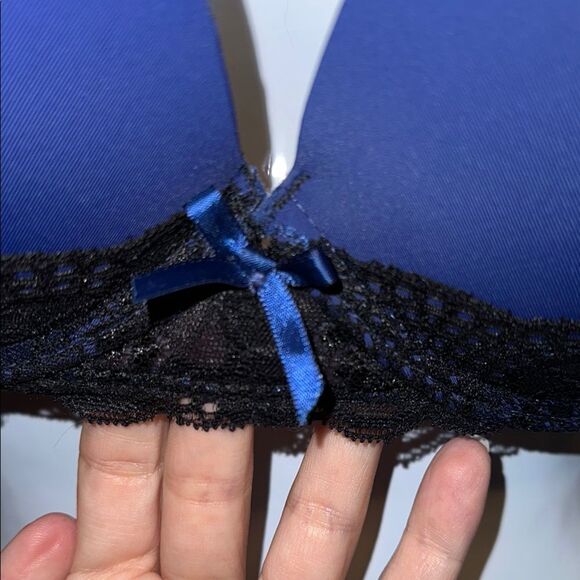 Elegant Blue and Black Lace Bra with Adjustable Straps - Picture 2 of 8